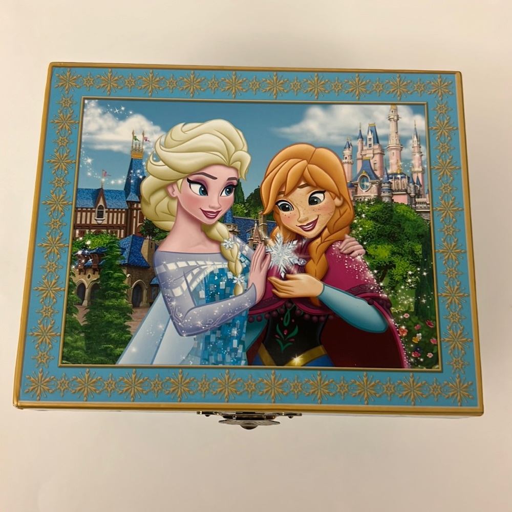 Disneyland Anna and Elsa musical jewelry box song: let it go